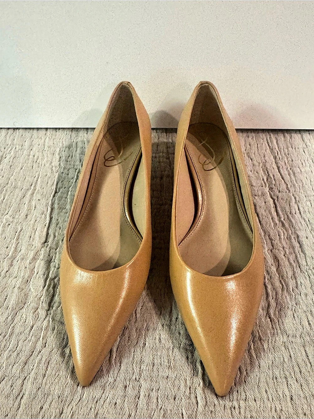 Sam Edelman Pointed Toe Kitten Heel Pumps in Tan US 6.5